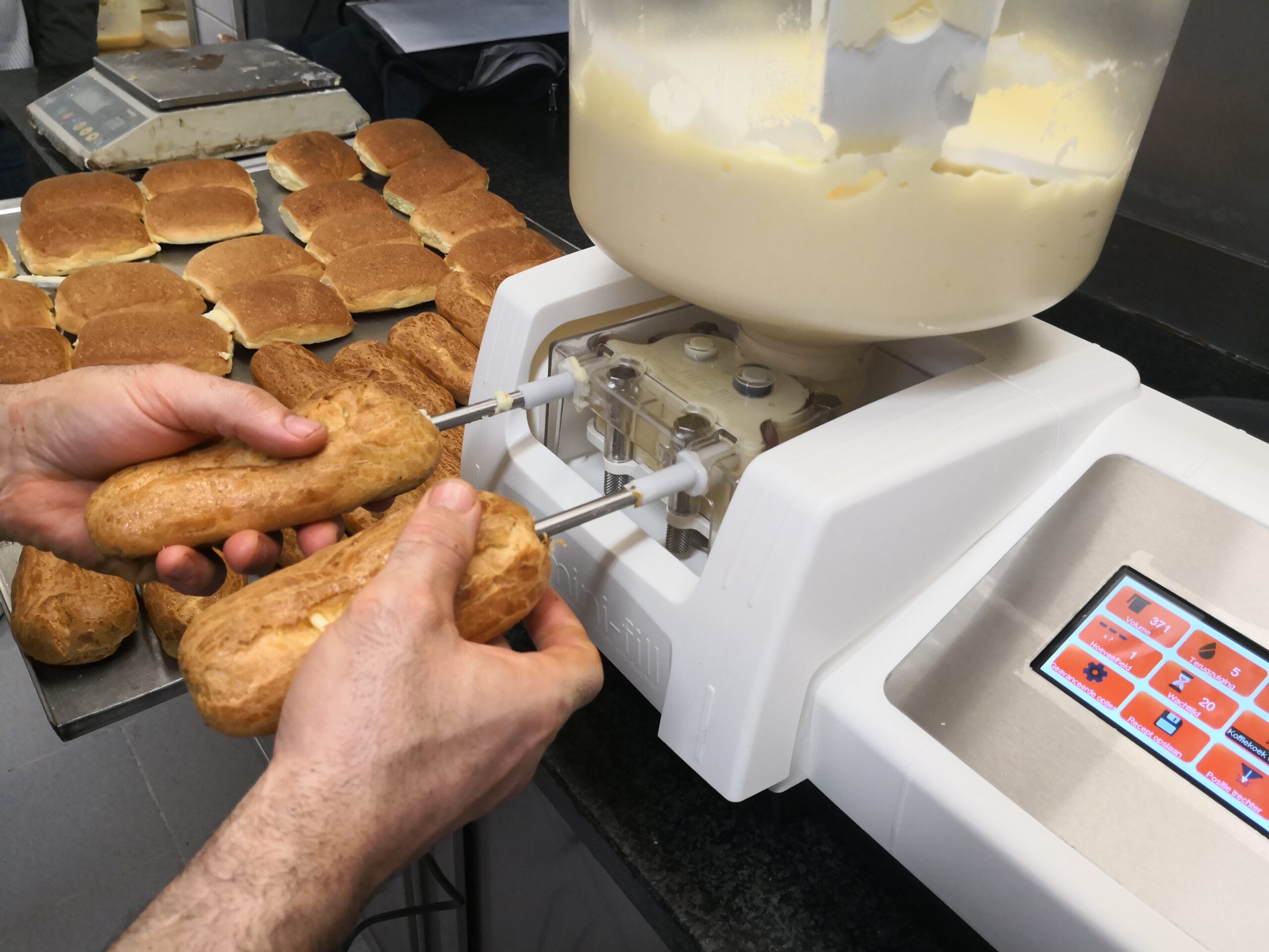 Mini Fill BELDOS Mini Fill BELDOS - napełnianie eklerów